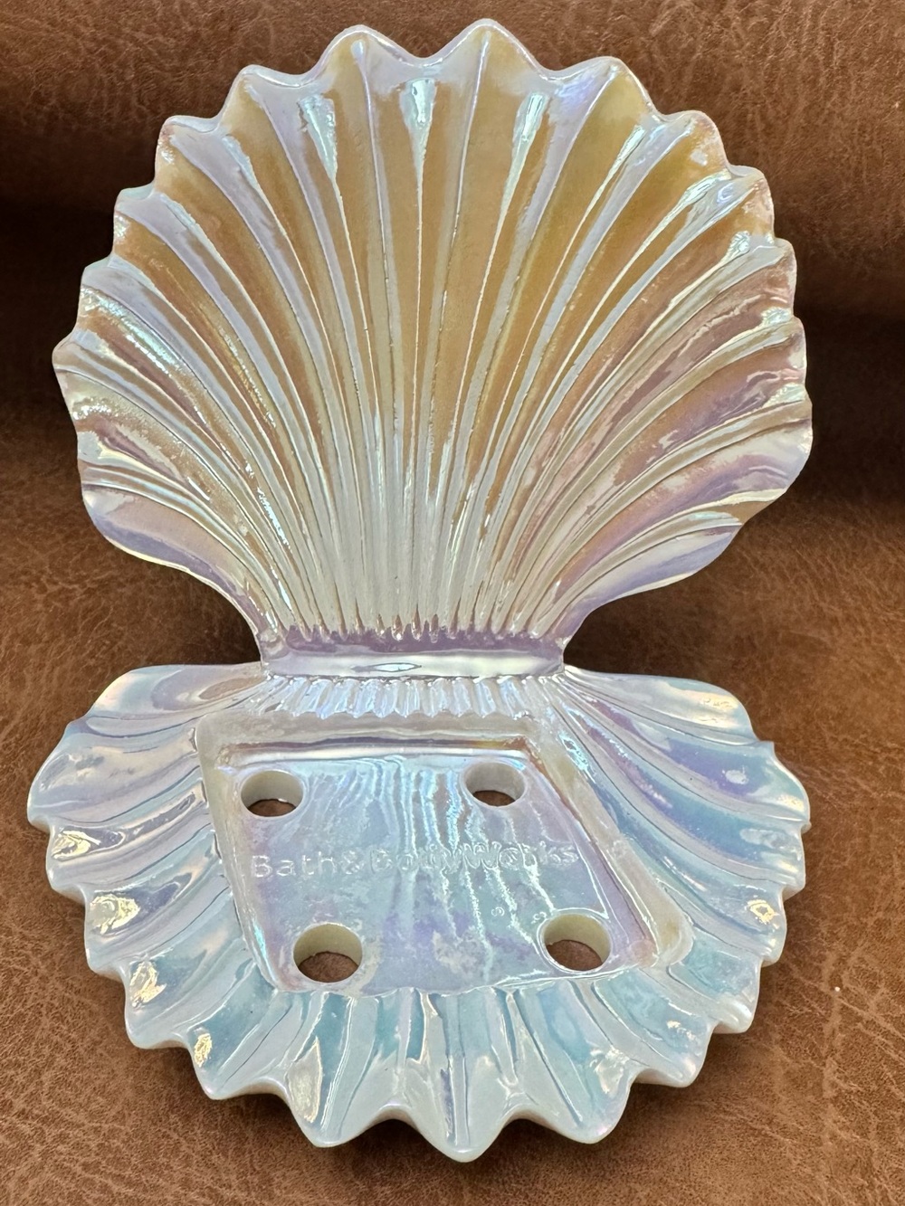 BATH & BODY WORKS IREDESCENT CLAM SHELL SOAP  HOLDER - Pearl Iridesce